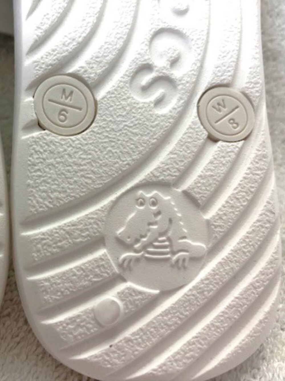 Crocs white 'flip flops' NWT Women's Size 8 - Picture 6 of 8